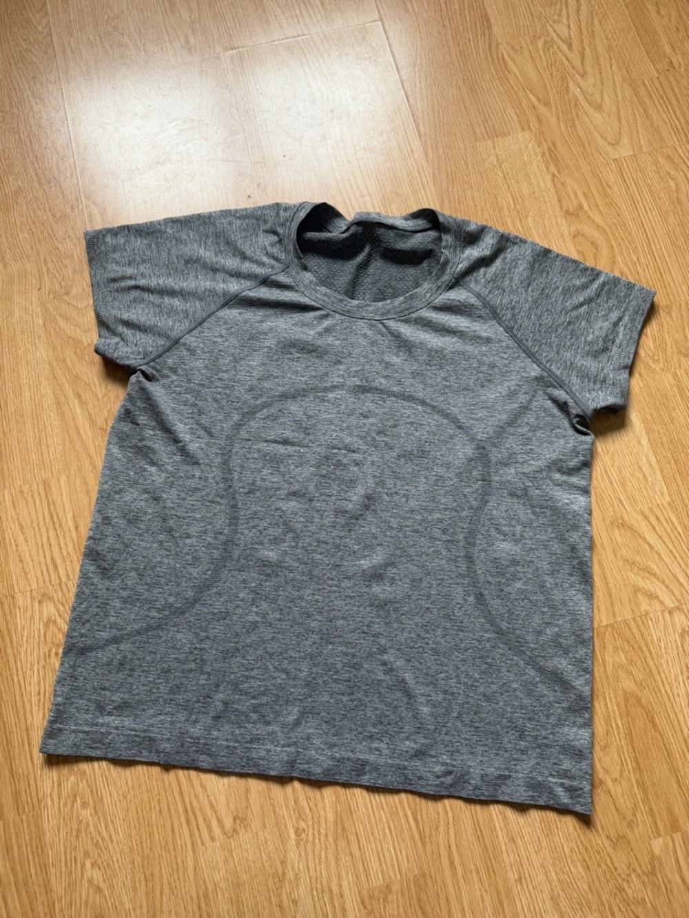 Lululemon Grey Athletic T-Shirt Size M– Lightweight & Breathable